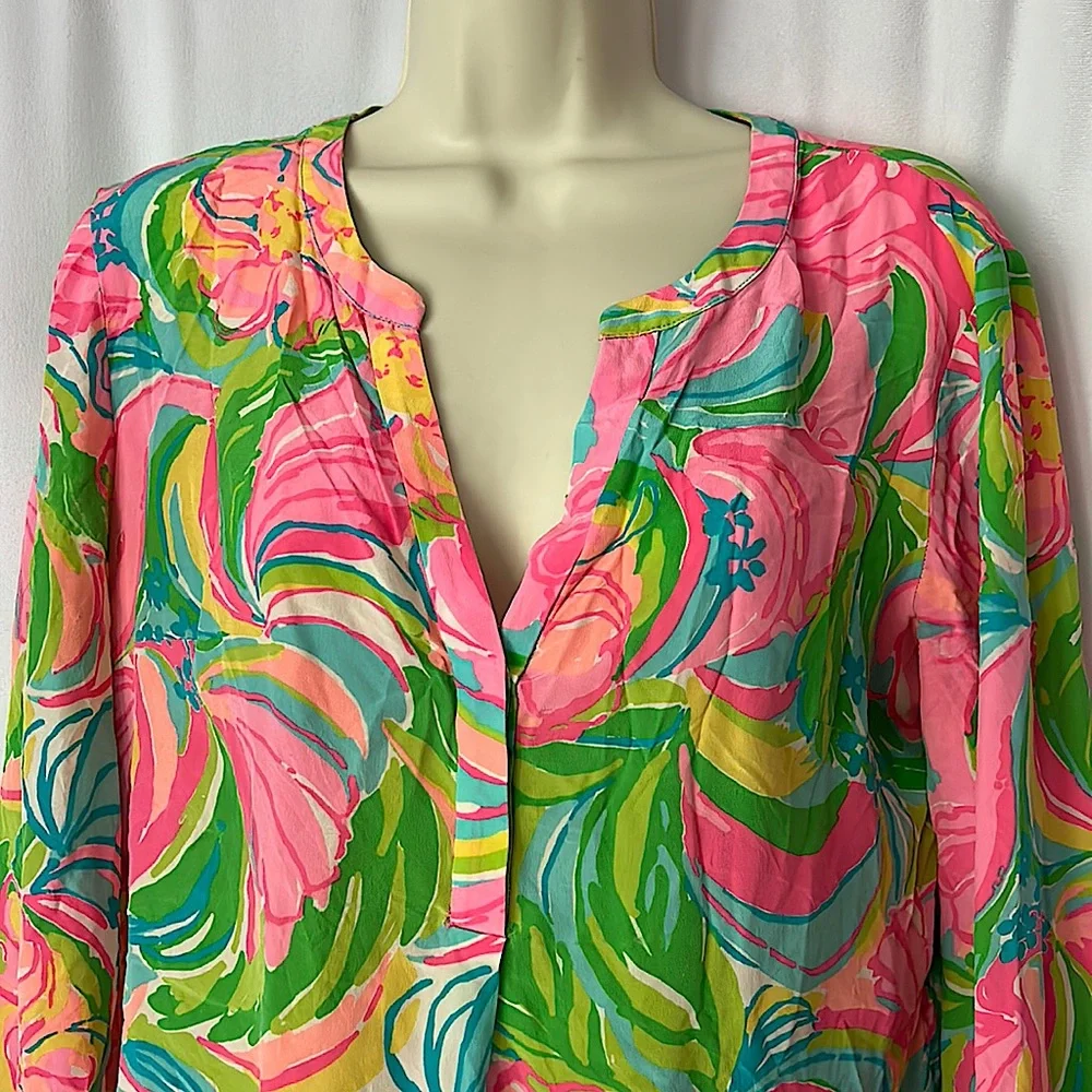 Lilly Pulitzer 💯% Silk Tropical Floral Long Sleeve Shirt Top **Size M** 🌸🌸 - Picture 2 of 5